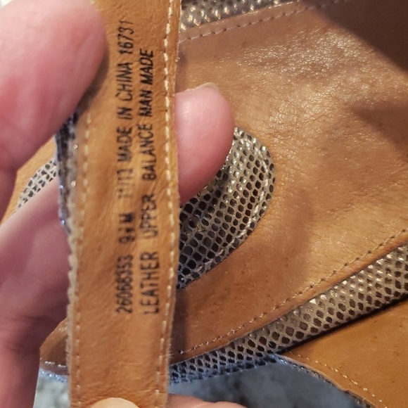 Clarks Artisan Brown bronze Shimmer velcro closure leather sandals - Picture 4 of 9